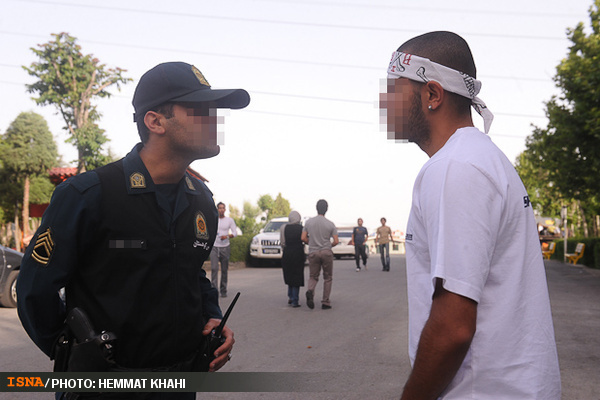 مزاحمت پلیس اخلاق برای زنان جوان در مناطق کوهستانی+ عكس