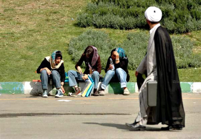 حجاب در ایران به لبه پرتگاه رسیده است